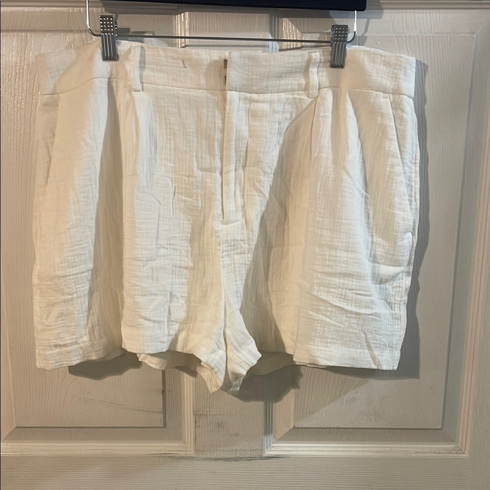 Nine West Off-White Women's Bermudas